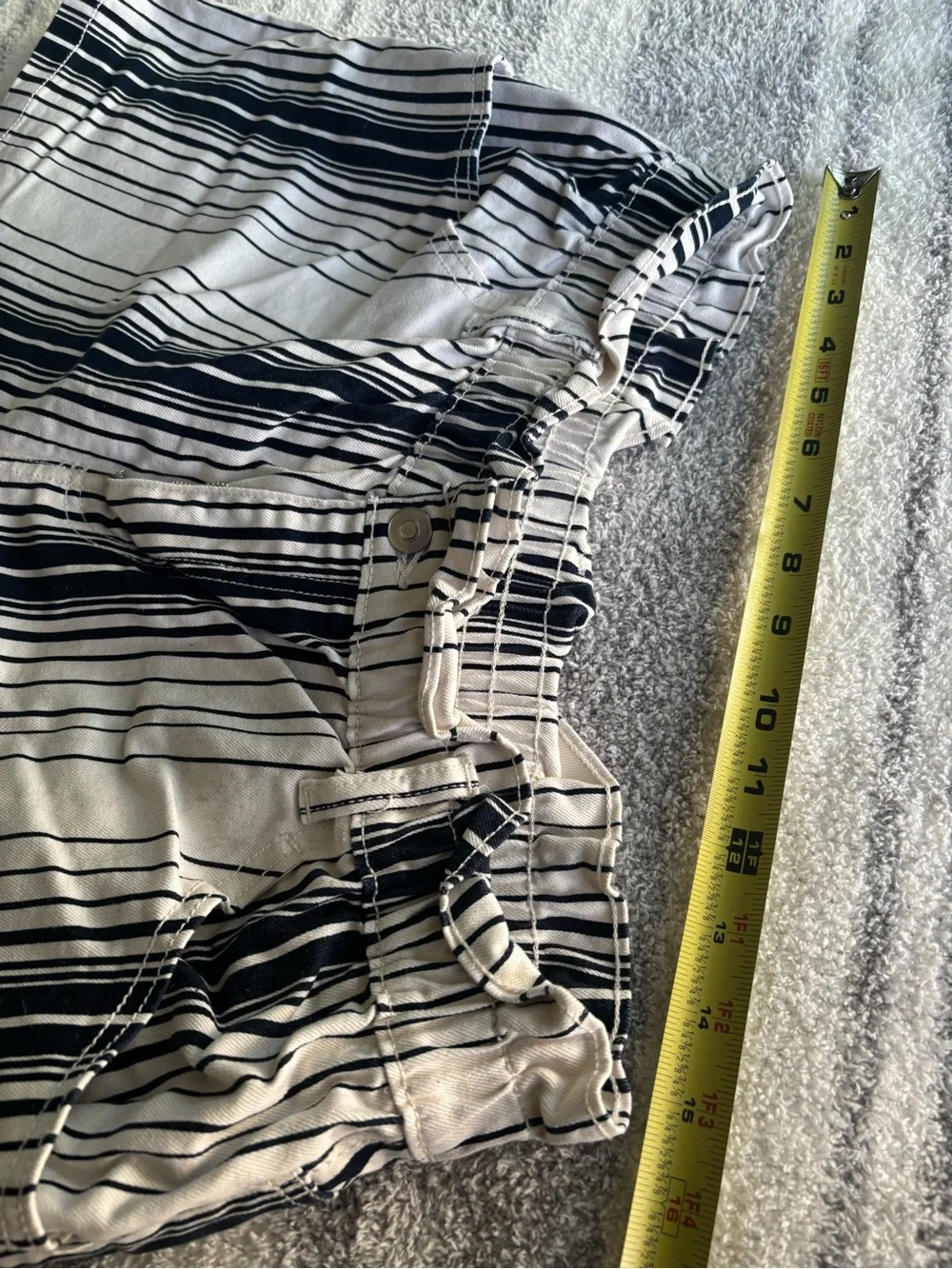 Time and Tru White Shorts Navy Vertical Candy Stripes Elastic Waistband Summer